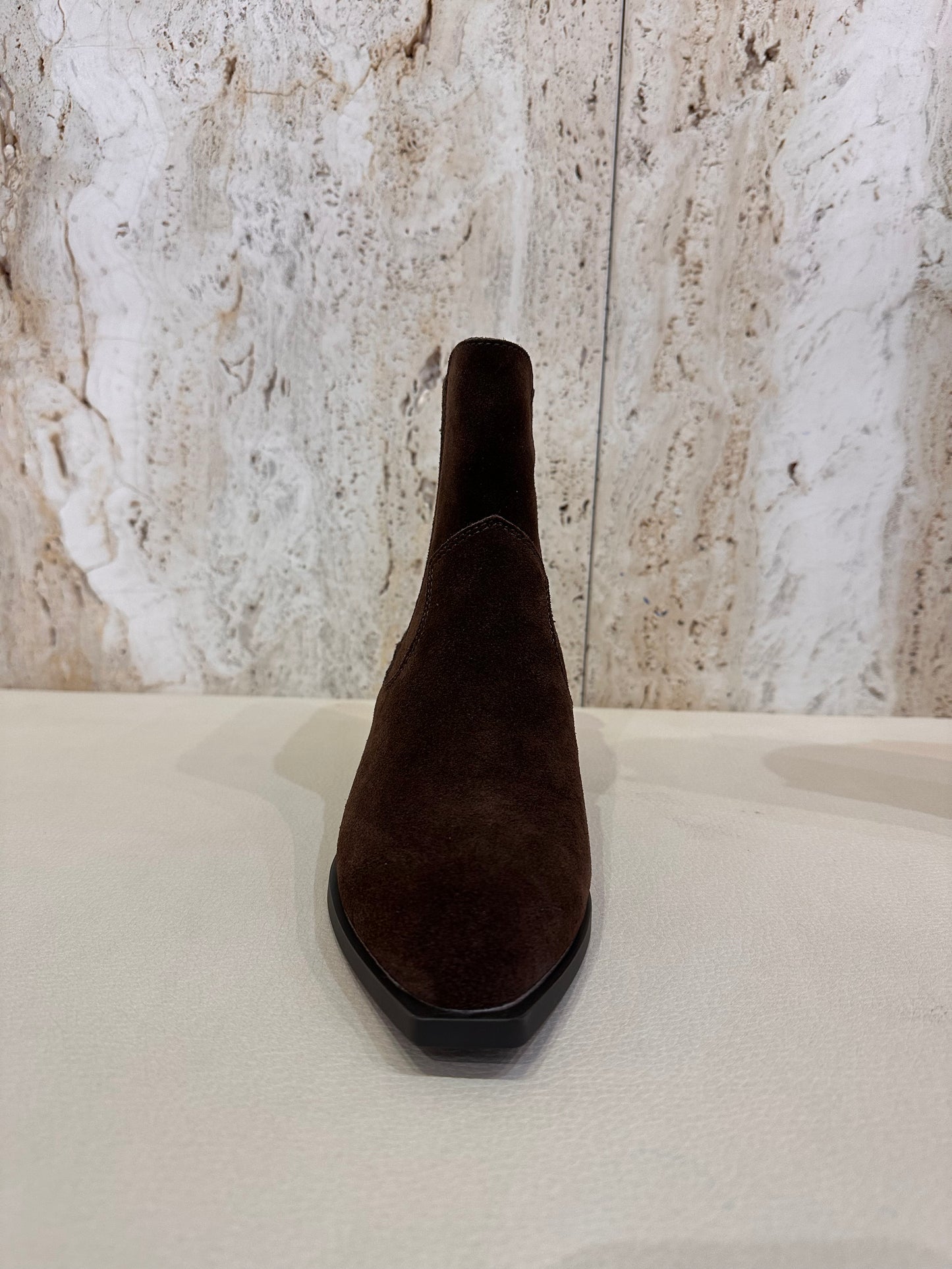 BOTÍN CAMPERO MOKA SERRAJE