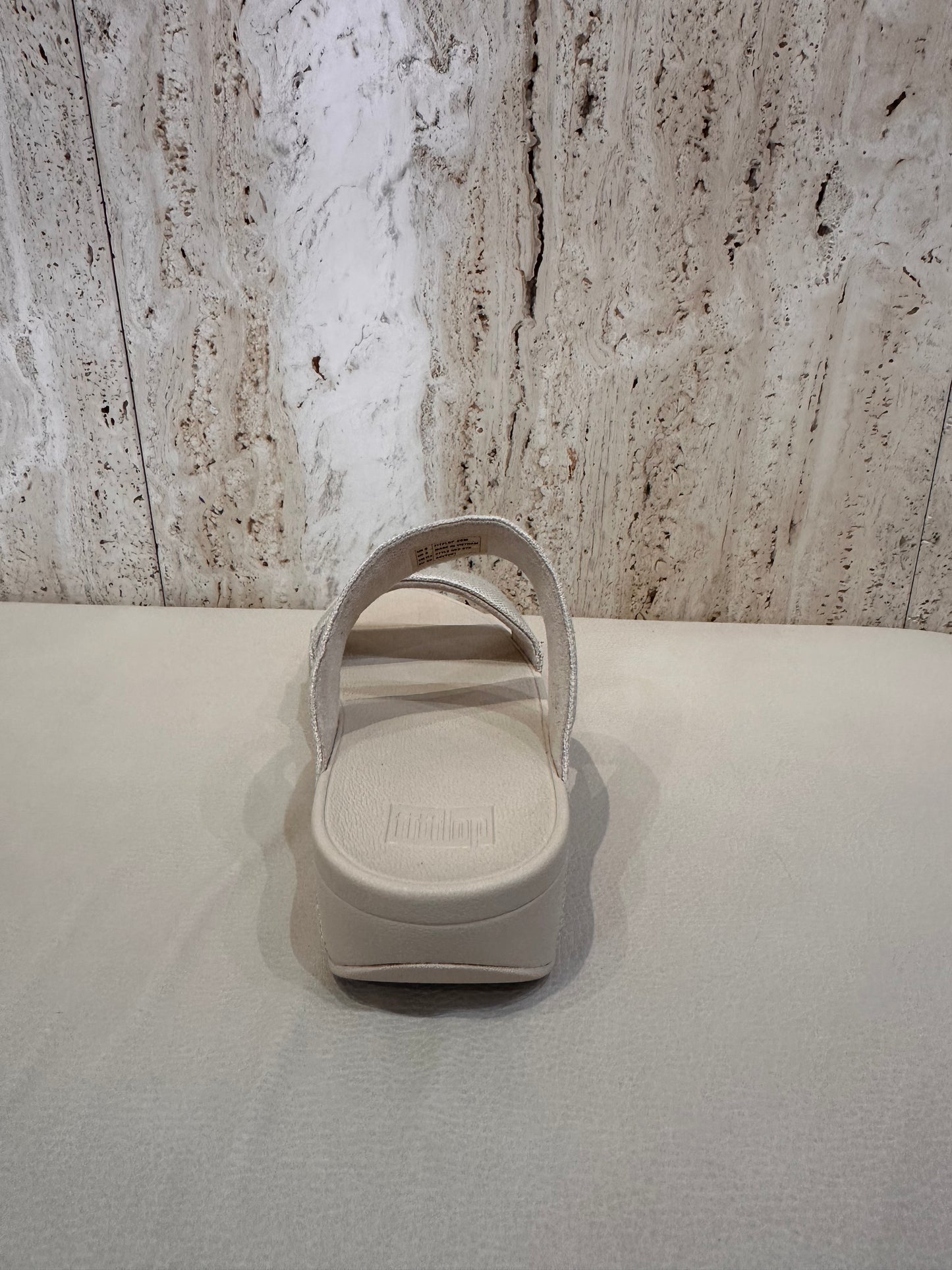 FITFLOP CHANCLO PLATINO
