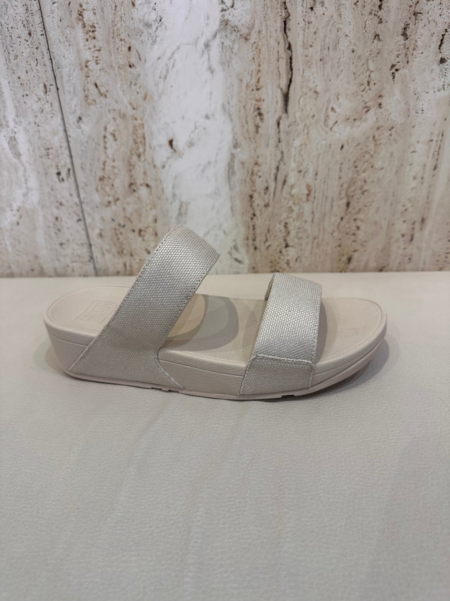 FITFLOP CHANCLO PLATINO