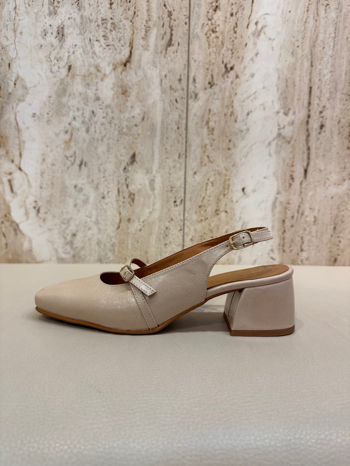 ZAPATO DANIELA VEGA DESTALONADO SAHARA 2451N