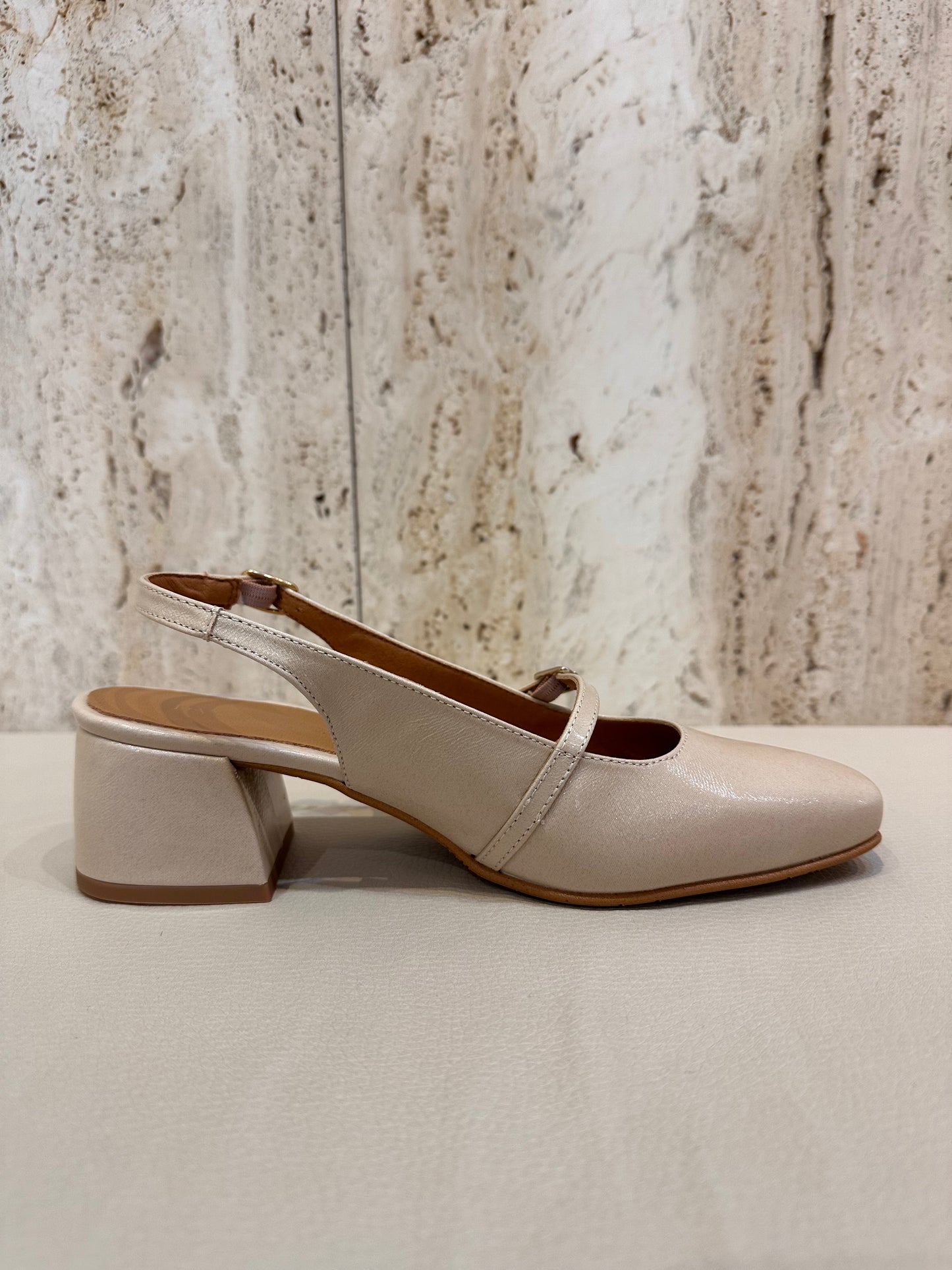ZAPATO DANIELA VEGA DESTALONADO SAHARA 2451N