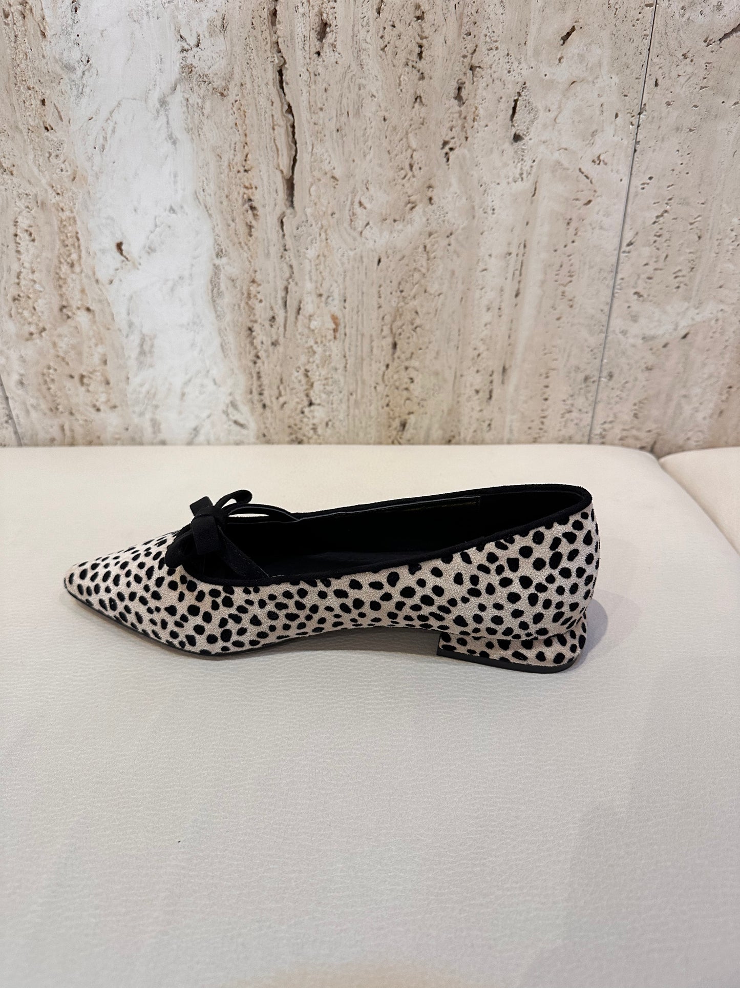 MANOLETINA MOTEADA AZAREY