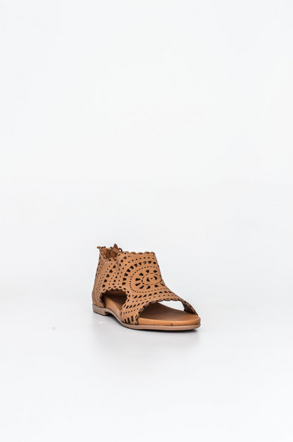 SANDALIA ABOTINADA PIEL TROQUELADA TOP 3 SHOES