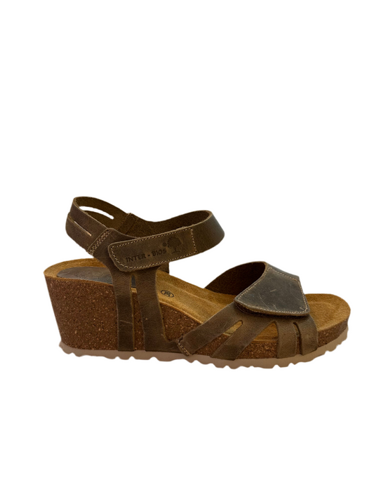 SANDALIA CUÑA INTERBIOS KAKI 5634
