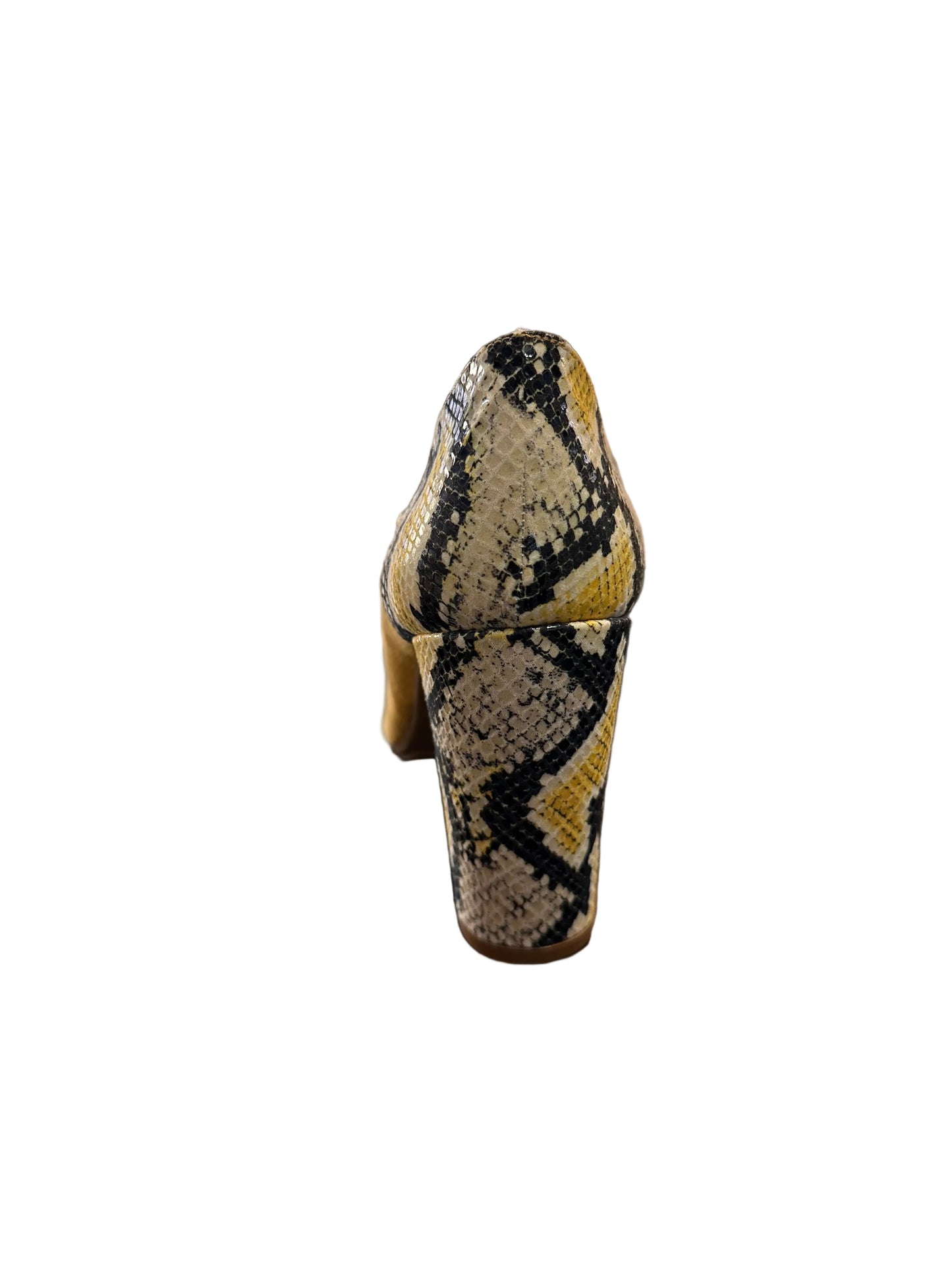 SALON MOSTAZA 7 DANIELA VEGA