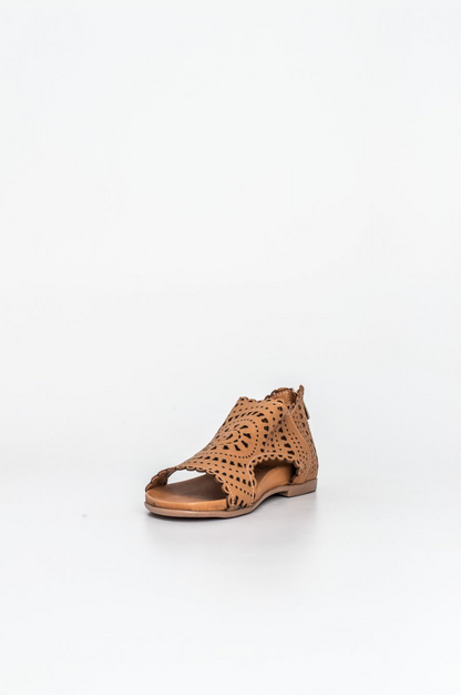 SANDALIA ABOTINADA PIEL TROQUELADA TOP 3 SHOES
