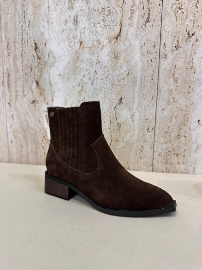 BOTÍN CAMPERO MOKA SERRAJE